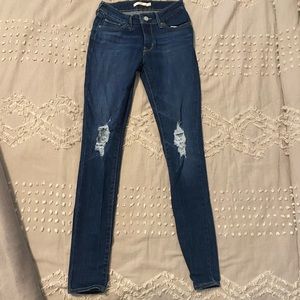 Levi’s women’s jeans 26’s- like-new!